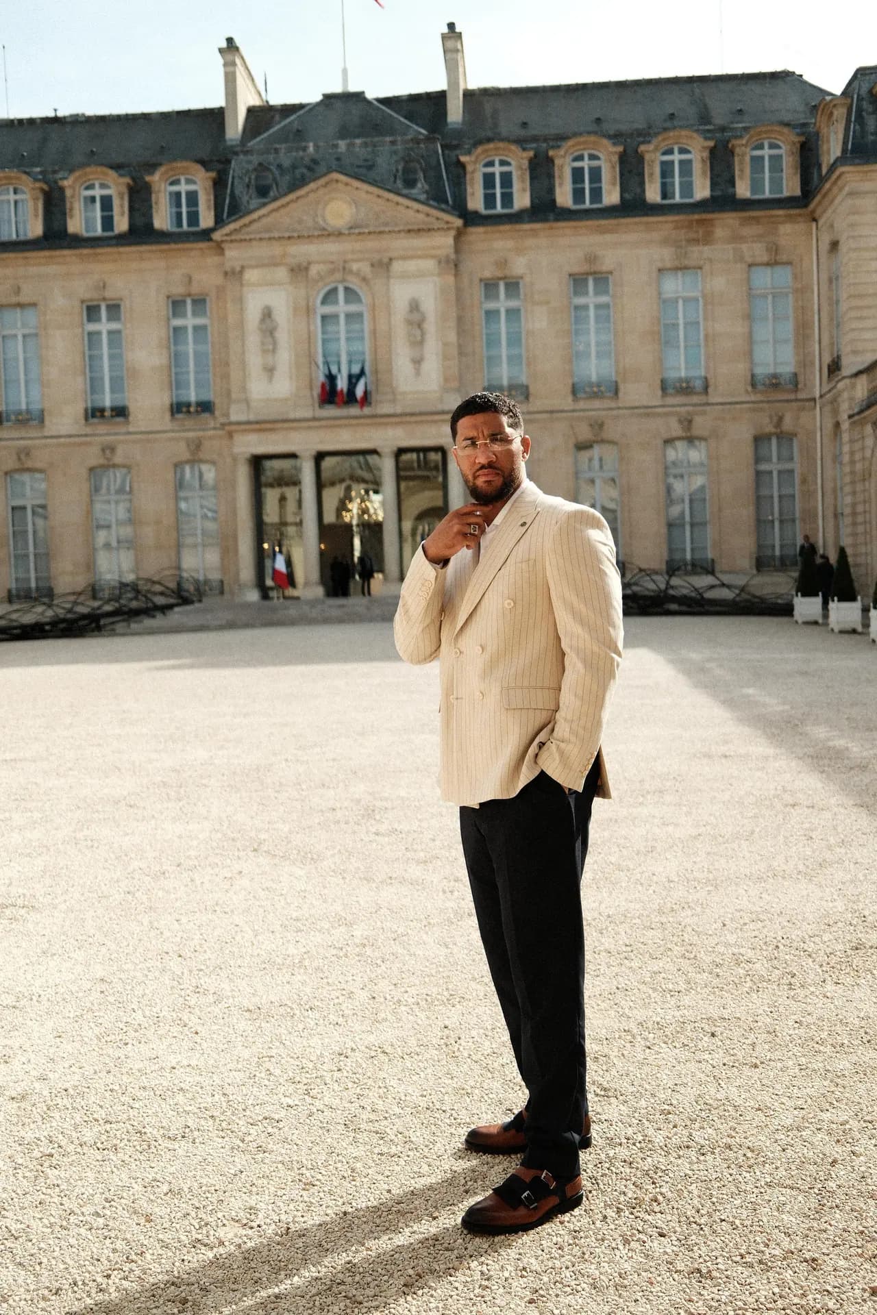 Randy Guine devant le palais de l'Élysée